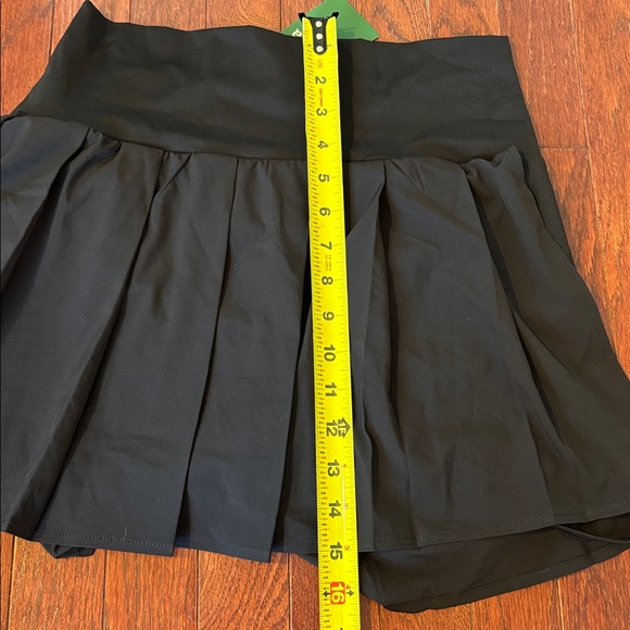 NWT HALARA Black Pleated Mini Skirt with Strappy Ring Cutout Detail large - Picture 5 of 8